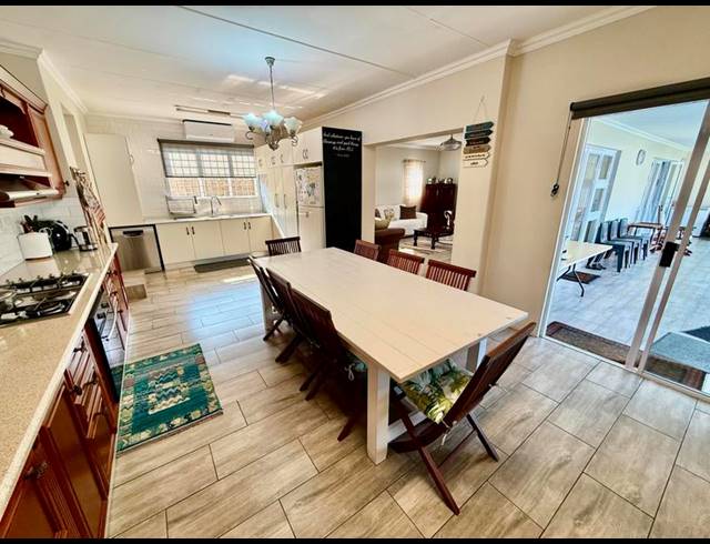 6 BEDROOM HOUSE FOR SALE IN SCOTTSVILLE